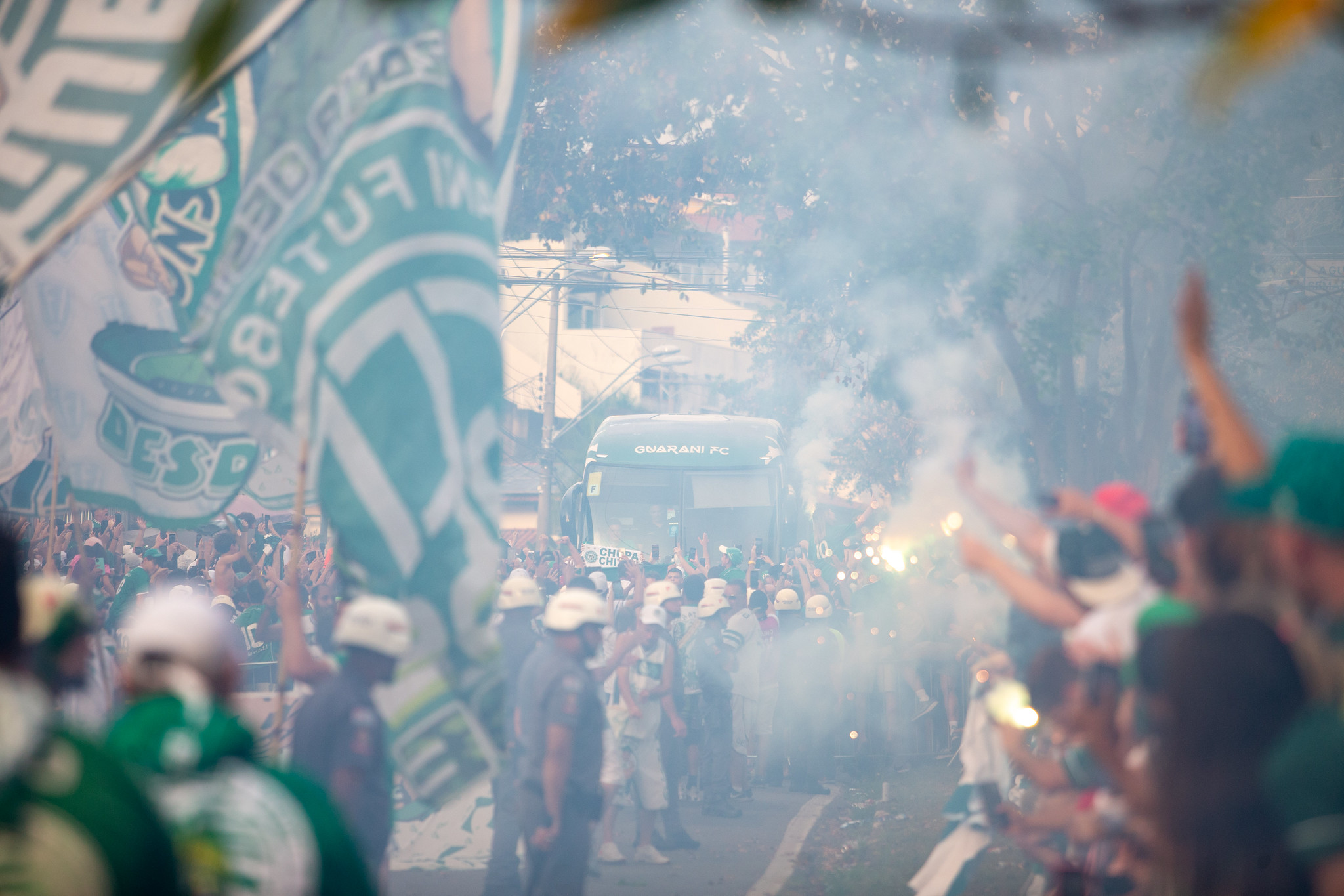 Guarani faz promoção de ingressos para o jogo contra o Goiás