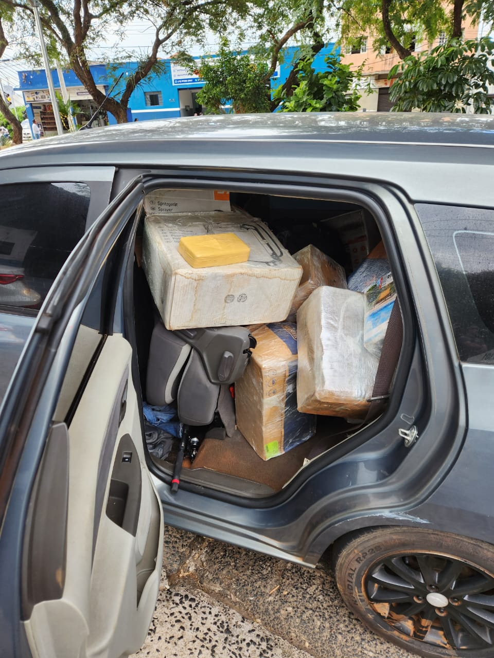 Irmãos são presos com meia tonelada de drogas após perseguição policial 