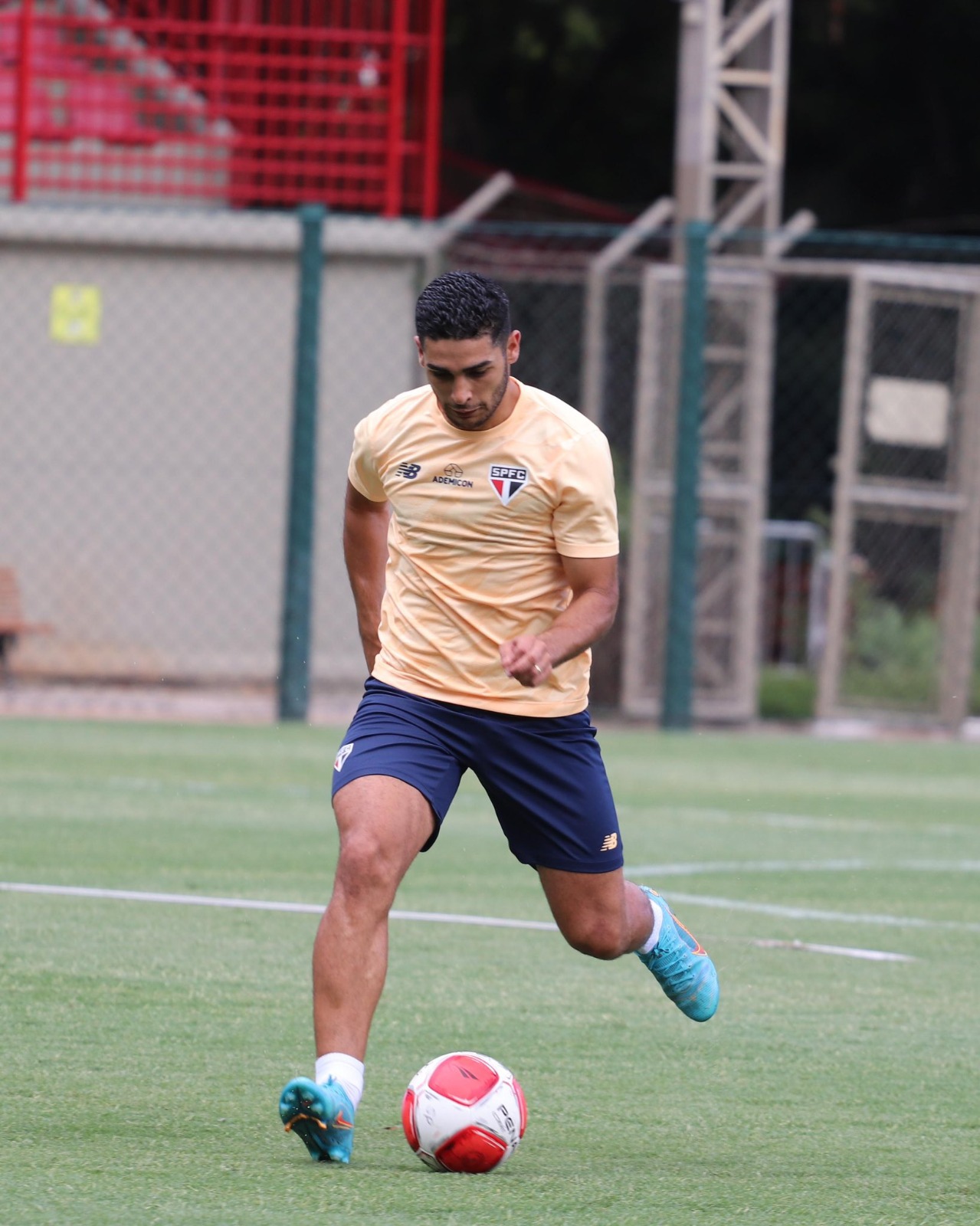 Irregular, São Paulo recebe o Criciúma no Morumbi nesta quinta-feira