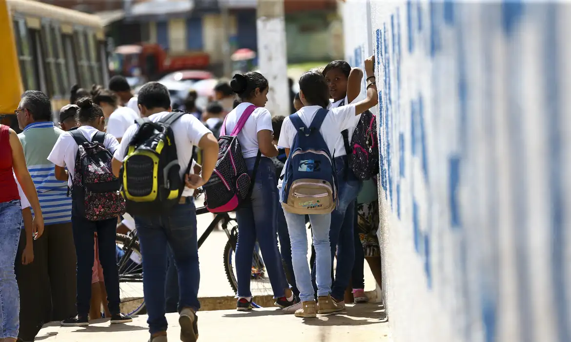 Projeto de privatização da gestão de escolas estaduais prevê cinco unidades na RMC