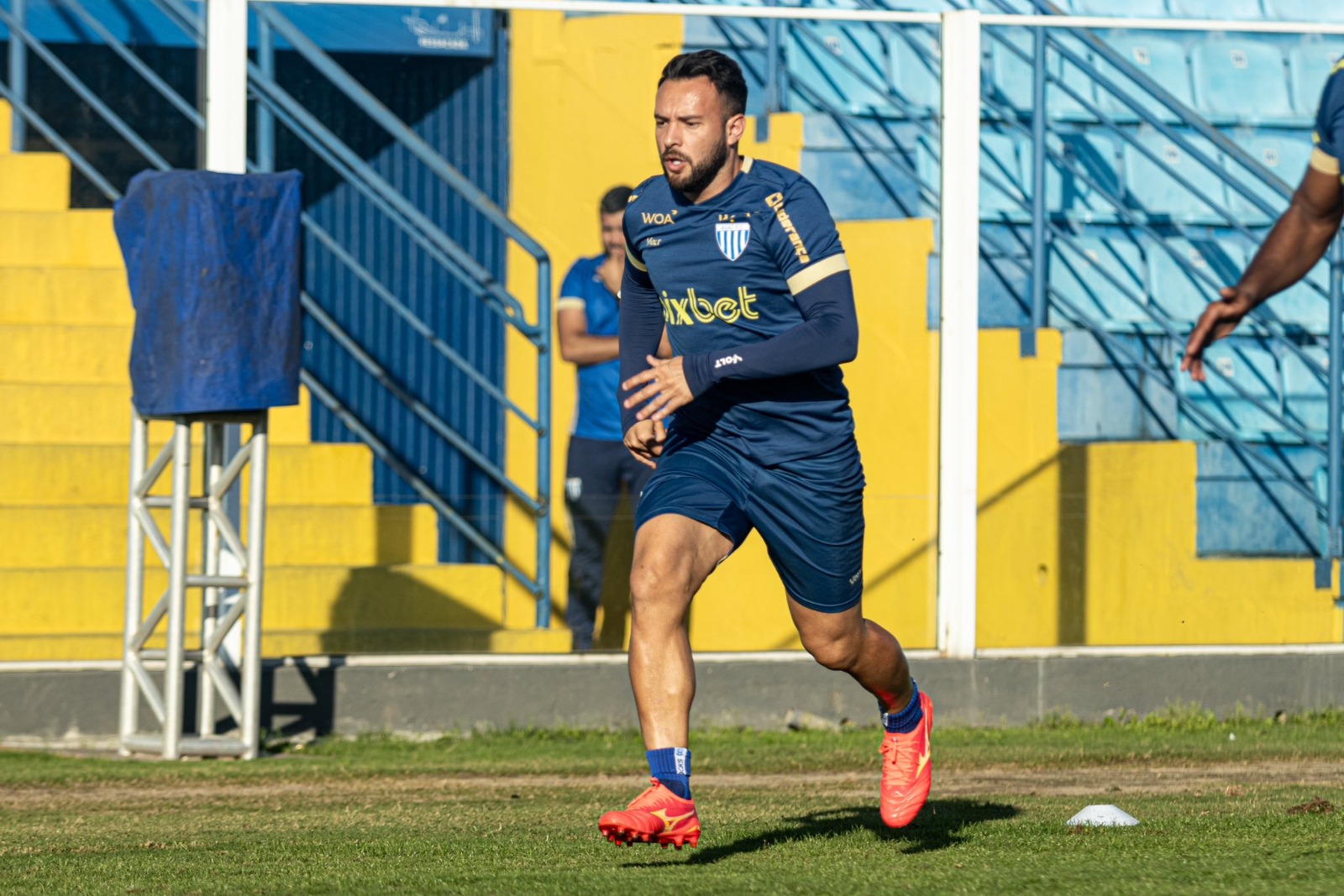 Meio-campo do Avaí não se lesiona e vai enfrentar o Guarani