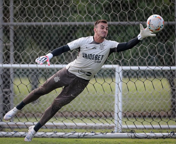 Novo titular do Corinthians, Matheus Donelli celebra titularidade na equipe