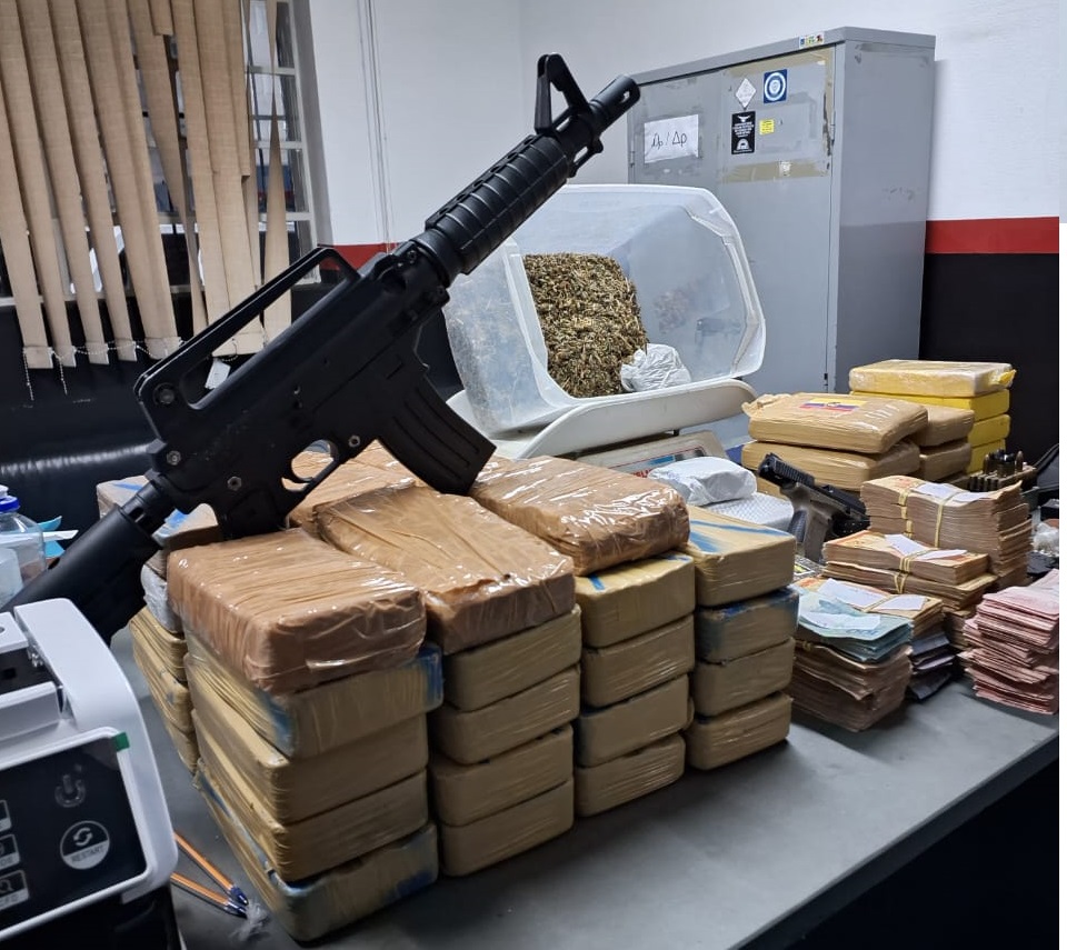 PM prende dois e apreende drogas, armas e dinheiro em Campinas