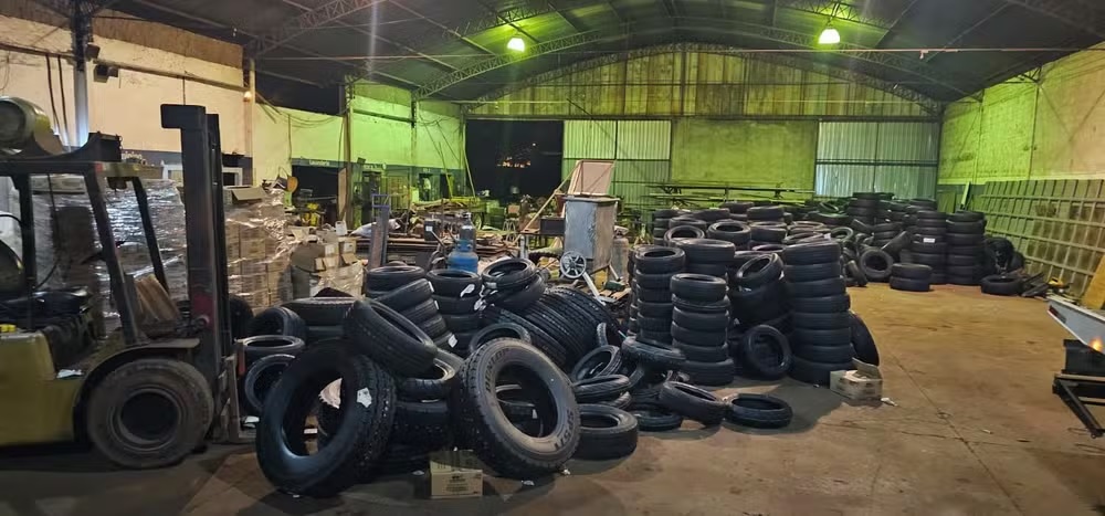 Polícia recupera carga roubada de pneus avaliada em R0 mil