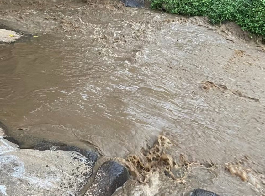 Rio Piracicaba amanhece com cor de barro e assusta moradores