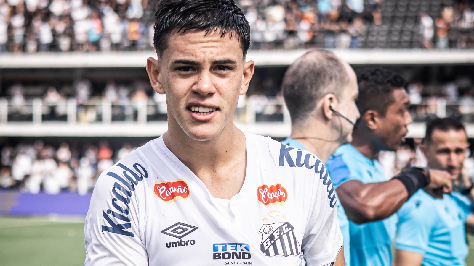 Santos renova contrato com lateral JP Chermont