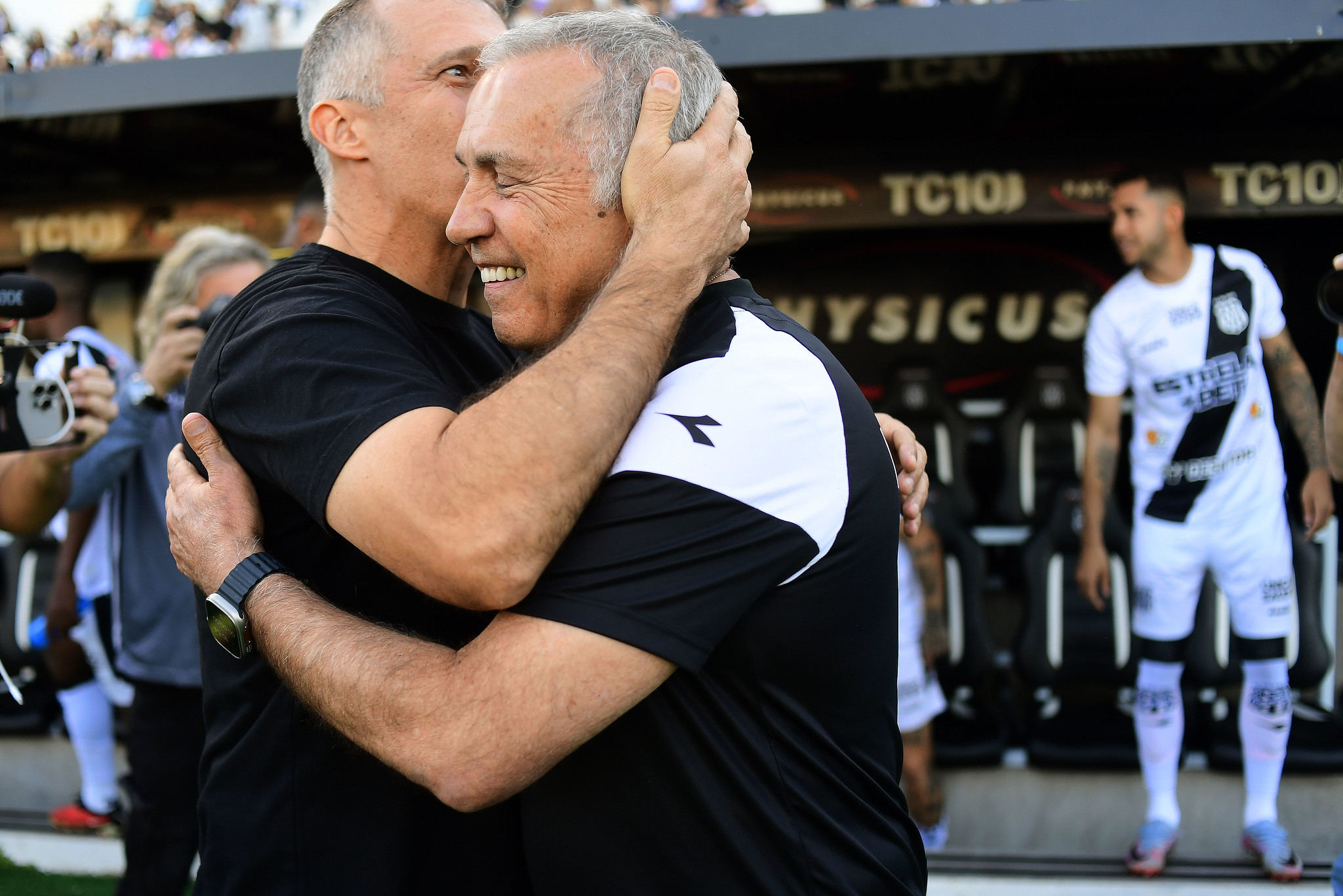 “Tivemos uma evolução, mas falta muito ainda”, afirma Nelsinho após vitória da Ponte Preta