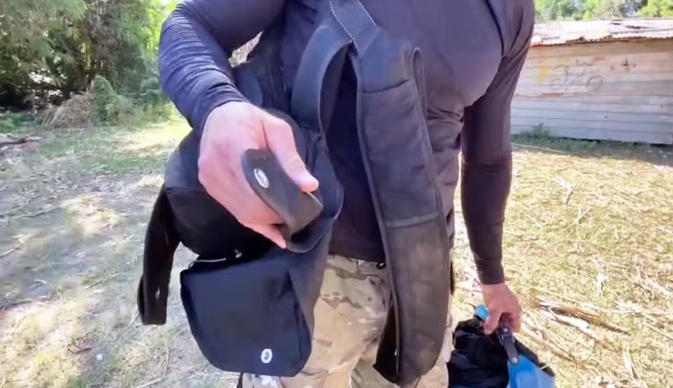 Paraquedista pousa sobre árvore após se desorientar em Piracicaba 