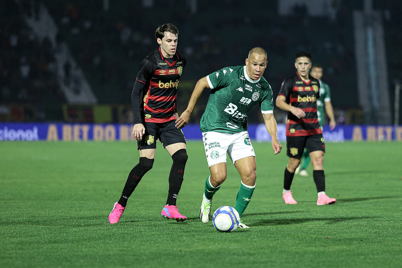 Artilheiro Caio Dantas pode desfalcar o Guarani no domingo contra o Goiás