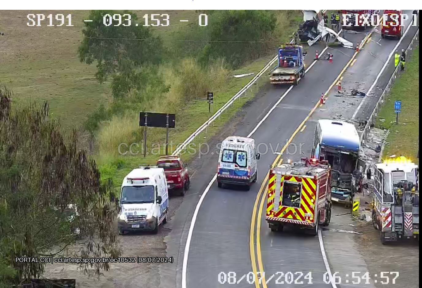 Motorista do micro-ônibus que atingiu ônibus na SP-191 morre; já são 6