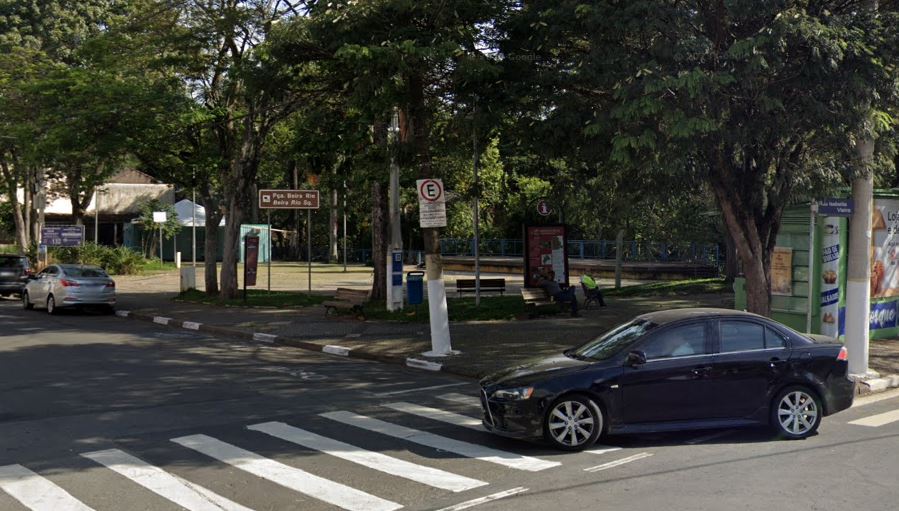 Comerciantes do distrito de Sousas reclamam da falta de estacionamento no local