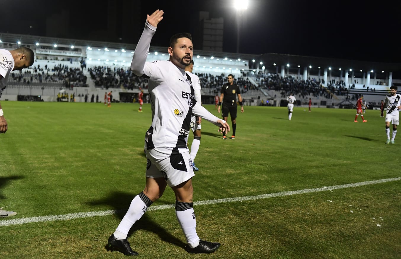 Em noite de golaços, Ponte derrota Vila Nova e dorme no Top 10 da Série B