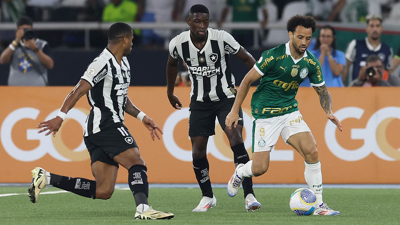 Felipe Anderson deixa boa impressão em estreia pelo Palmeiras