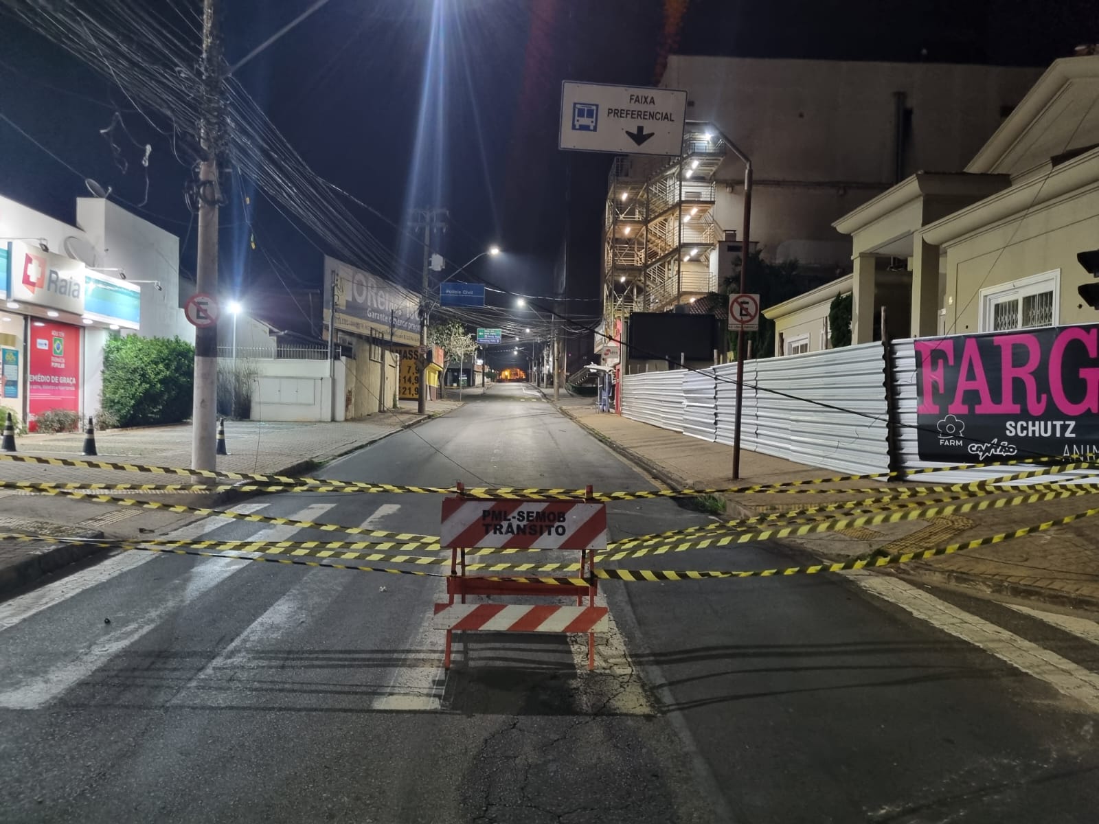 Caminhão derruba fiação em várias ruas do Centro de Limeira