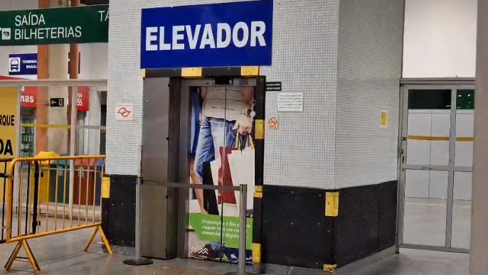 Mulher fica presa em elevador da Rodoviária de Campinas 