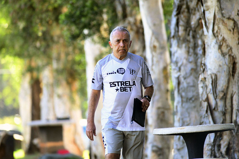Nelsinho Baptista discorda de passividade da Ponte no segundo tempo do Dérbi
