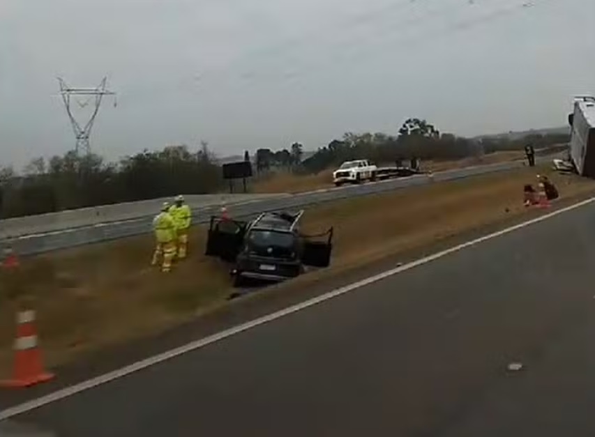 Passageiro de carro morre após acidente na Rodovia dos Bandeirantes, em Limeira