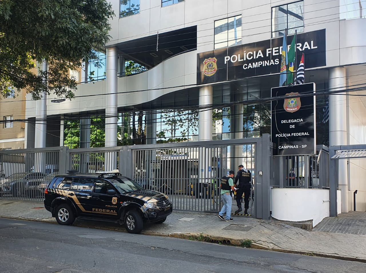Operação da PF contra venda ilegal de smartphones cumpre mandados em Campinas