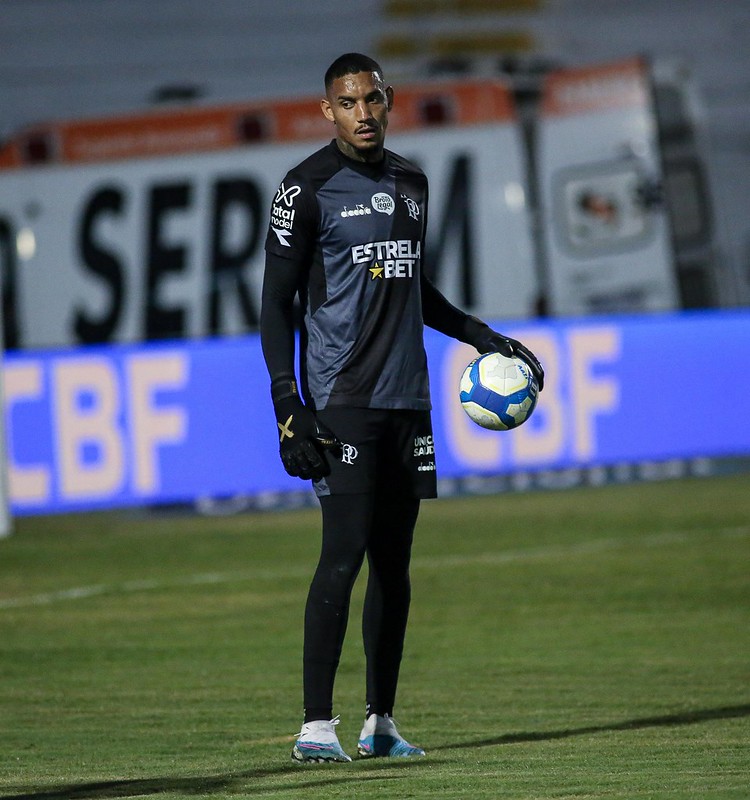 Sem Pedro Rocha, Nelsinho Baptista pensa num substituto contra o Brusque
