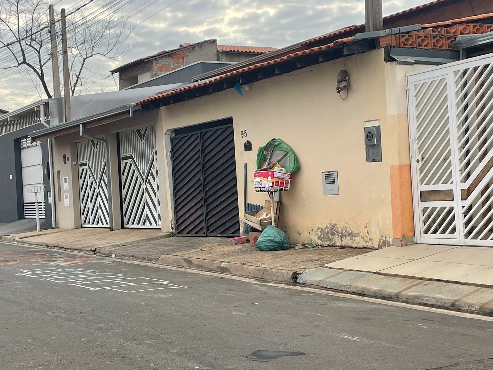 Menina que teria sofrido traumatismo craniano em creche irregular está em casa