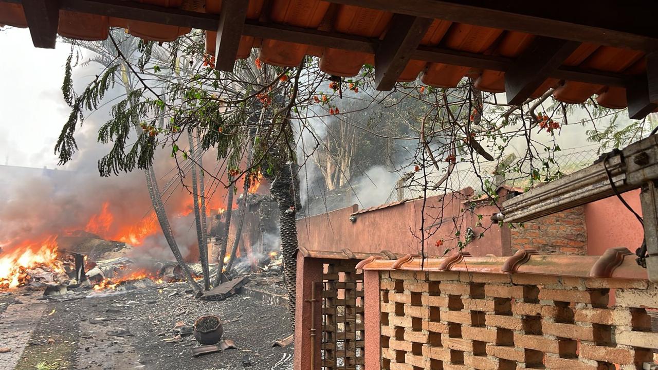 Avião que saiu de Cascavel com 61 pessoas cai em Vinhedo; todos morreram