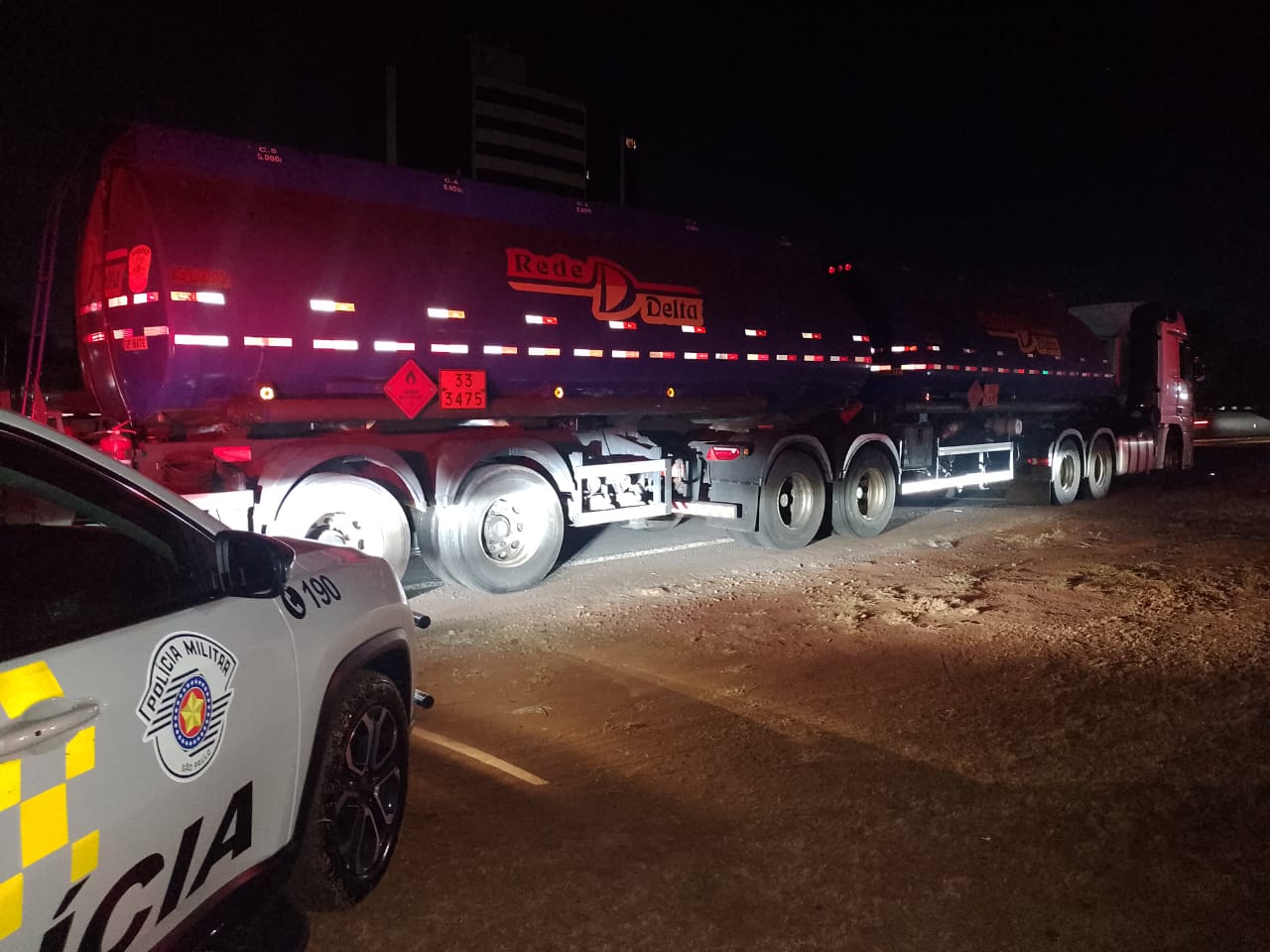 Bitrem de combustível roubada é localizada na Anhanguera