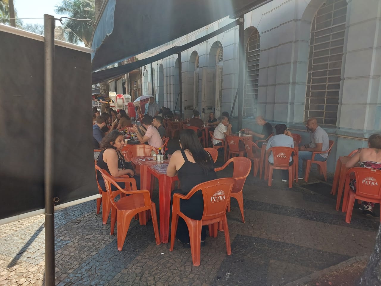 Comer fora em Campinas fica mais caro: alta de 11% força mudanças nos hábitos alimentares