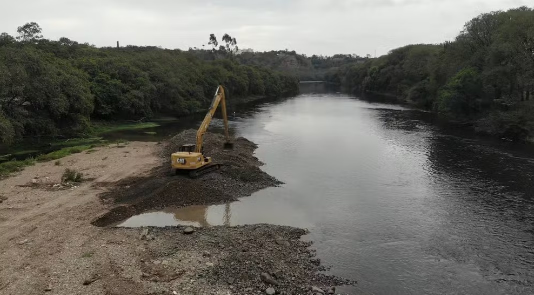 Começa desassoreamento do Rio Piracicaba na altura do Ribeirão do Enxofre