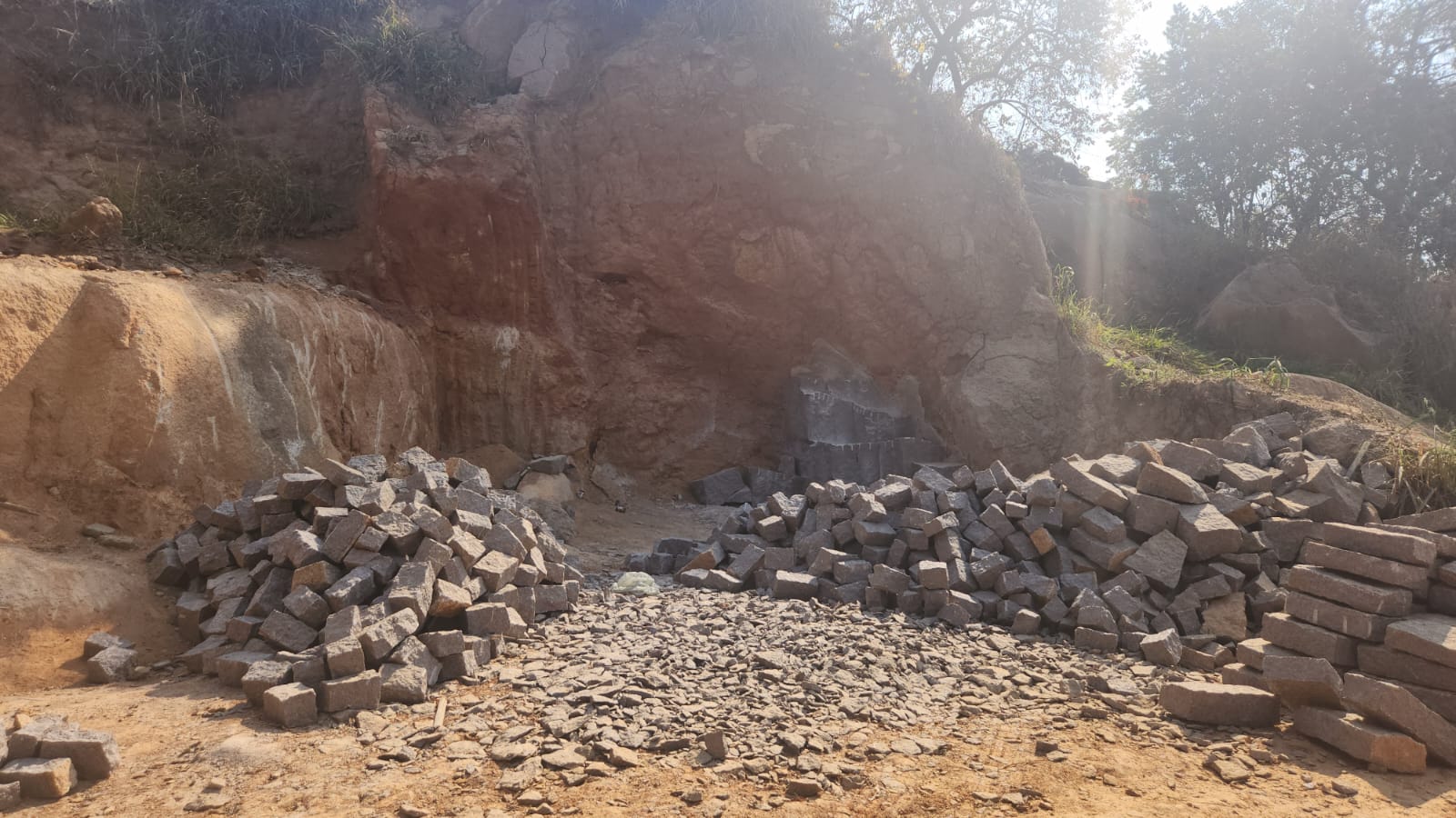 Dupla é detida pela Polícia por extração clandestina de pedras em Itupeva