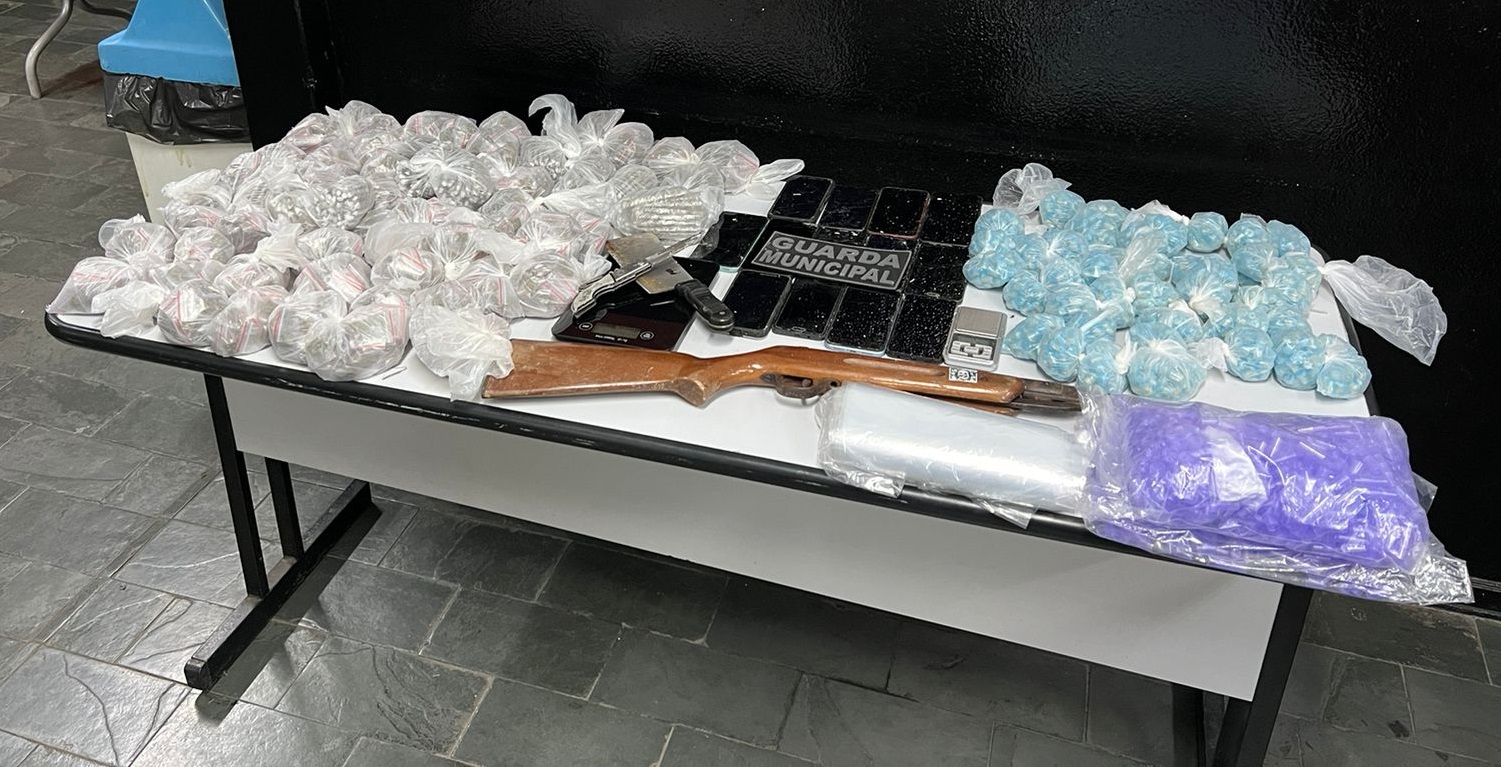 GM apreende mais de 4 mil porções de drogas em bueiro em Campinas