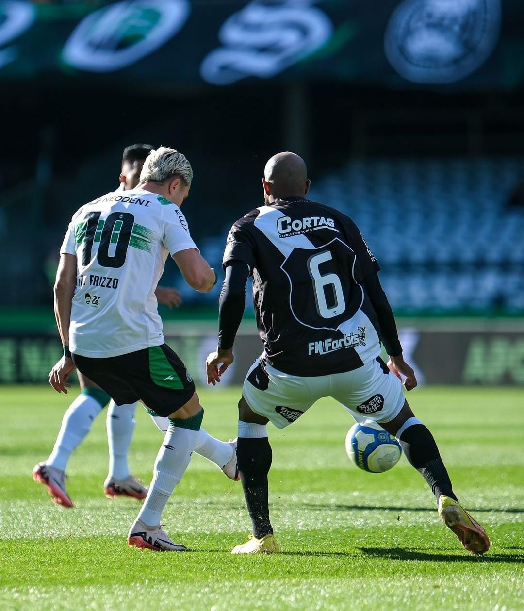 No aniversário de 124 anos, Ponte Preta empata com o Coritiba no Couto Pereira