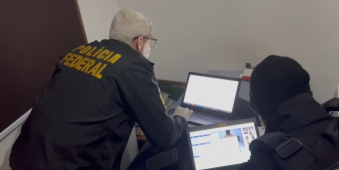 Polícia Federal faz operação para apreender material pornográfico infantil