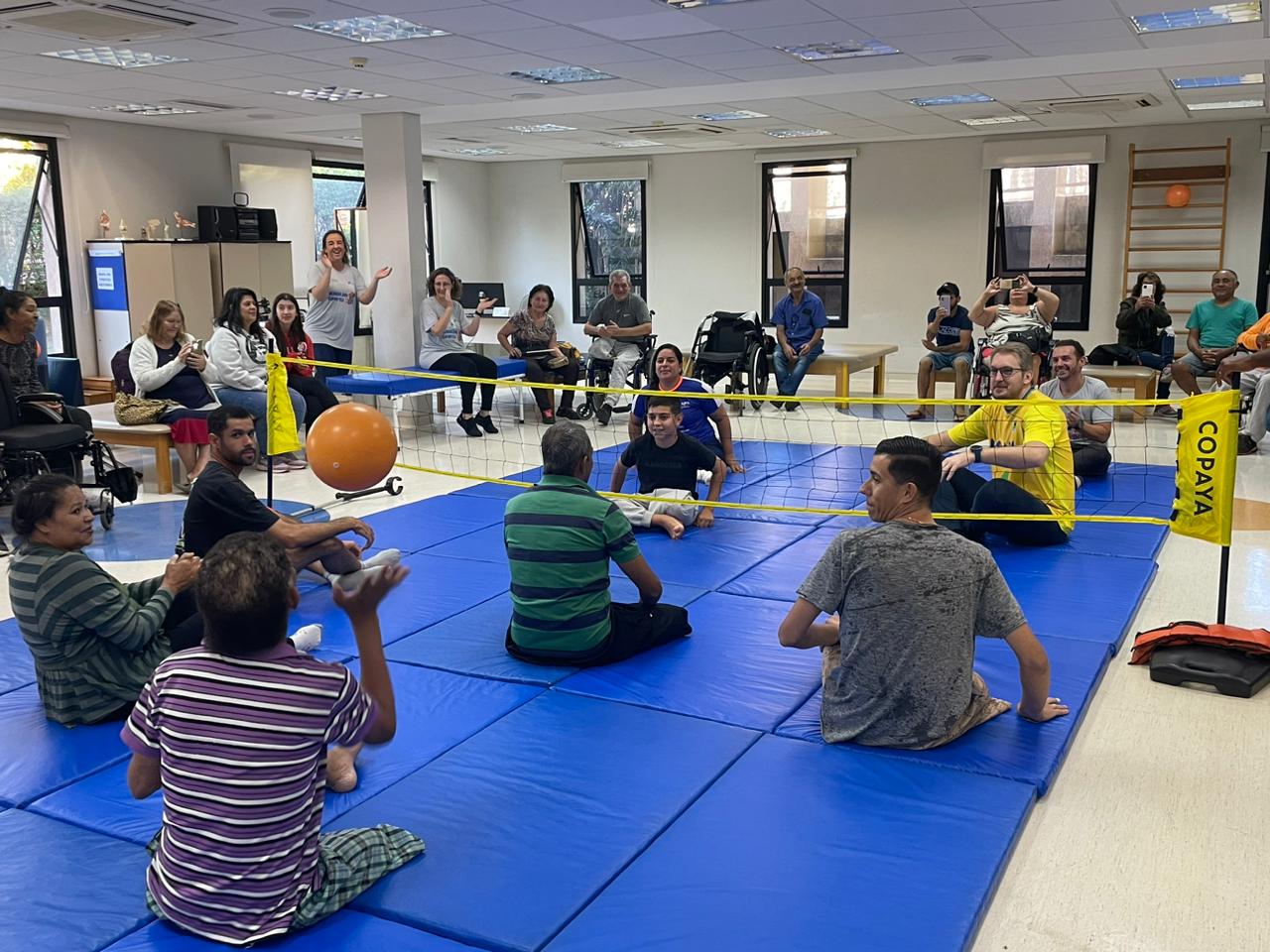 Pacientes do Boldrini recebem André Heller para prática esportiva de reabilitação