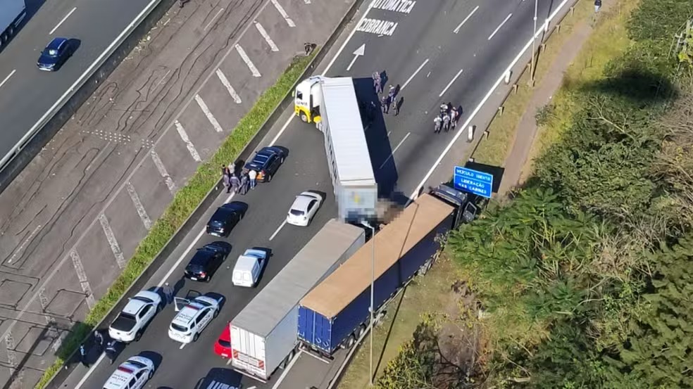 Perseguição na Rodovia Anhanguera termina com assaltante morto