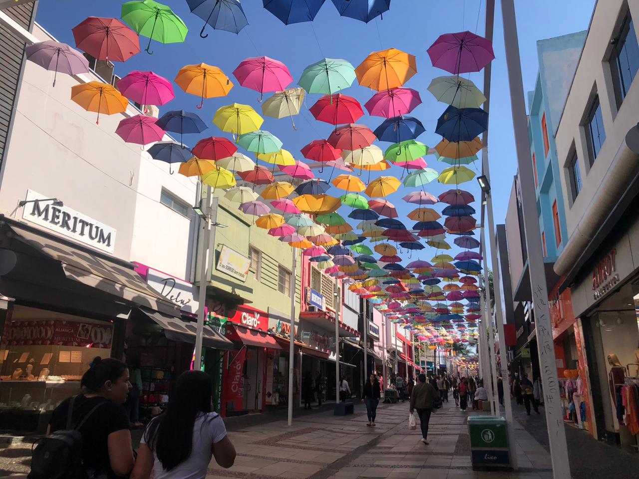 Rua 13 de Maio terá nova cobertura que irá substituir guarda-chuvas