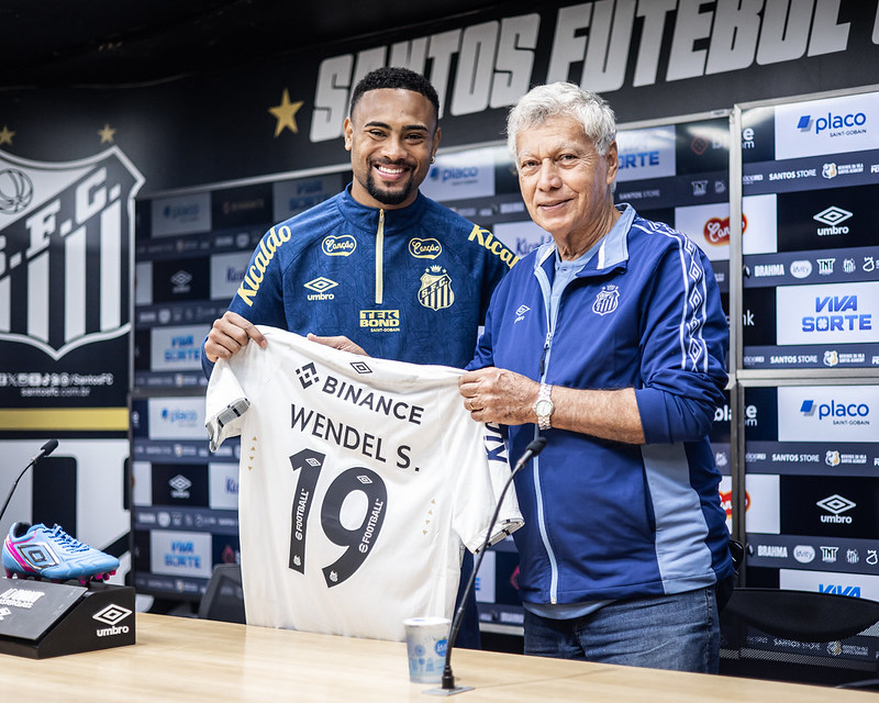 Santos anuncia contratação de goleiro e apresenta atacante Wendel Silva