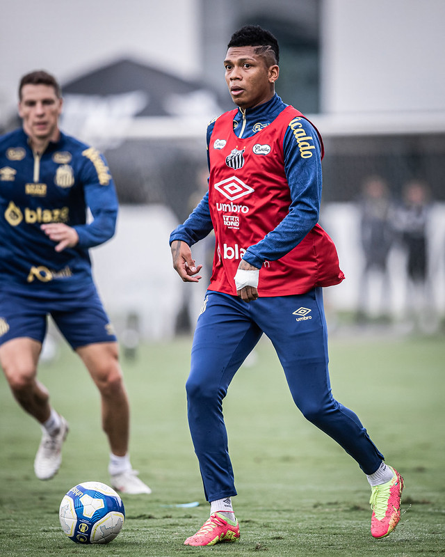 Santos poderá contar com Billy Arce para enfrentar o Avaí