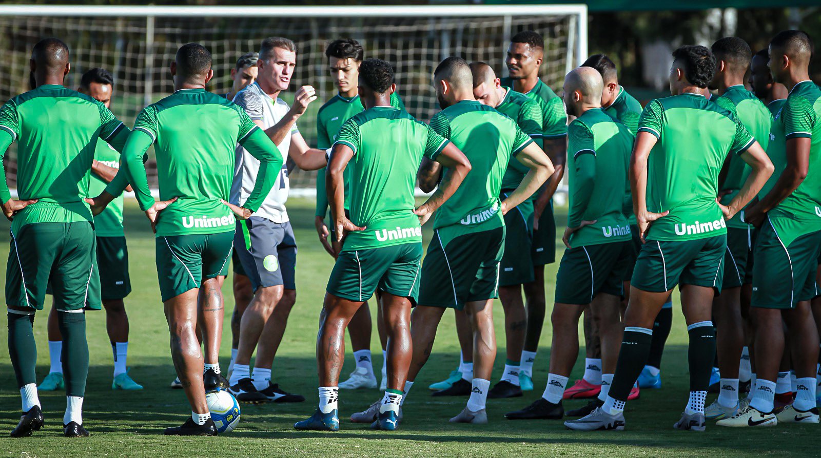 Técnico Vágner Mancini terá que fazer mudanças para enfrentar a Ponte Preta em Campinas