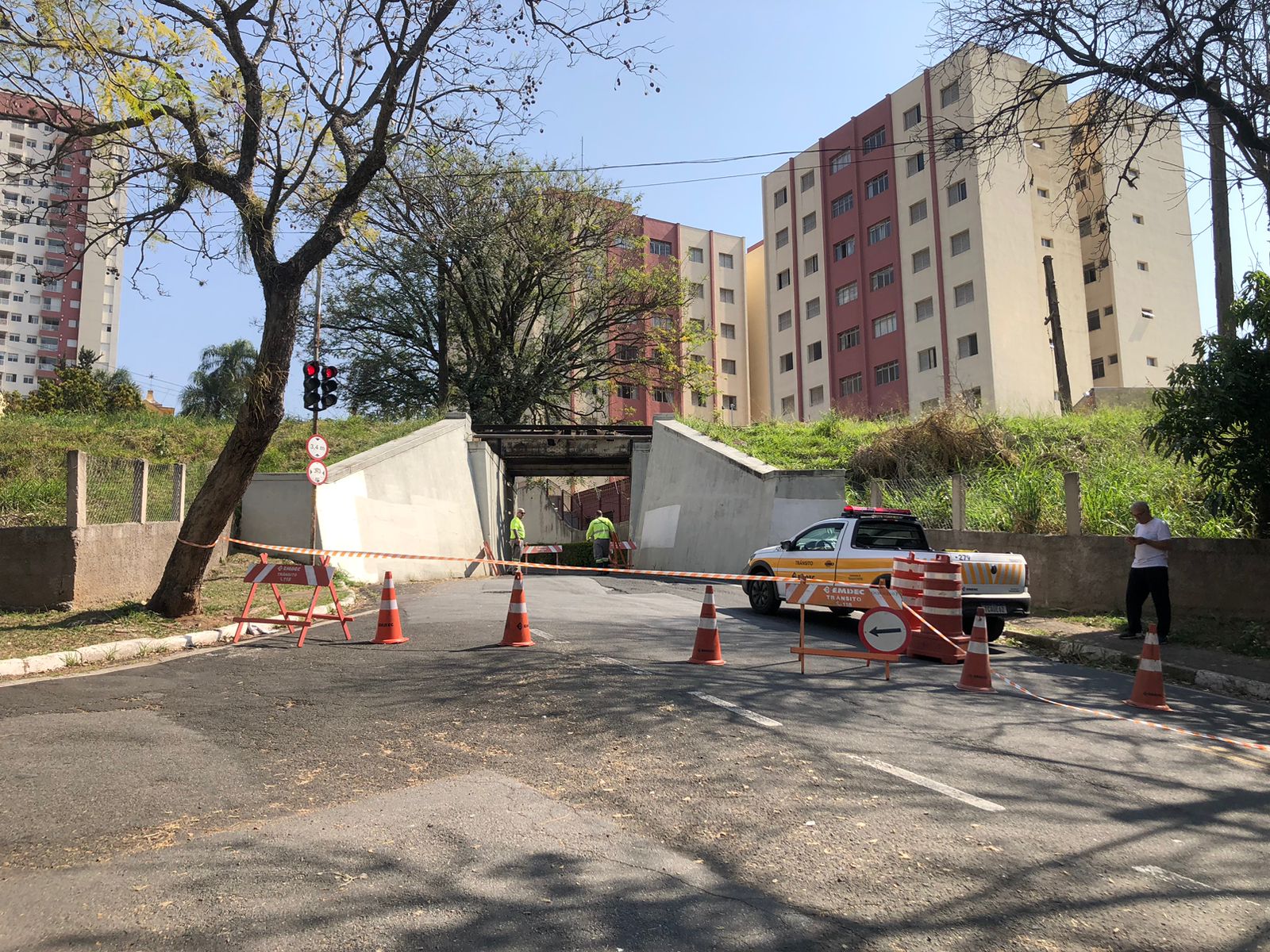 Ponte da linha férrea no Jardim Proença é interditada