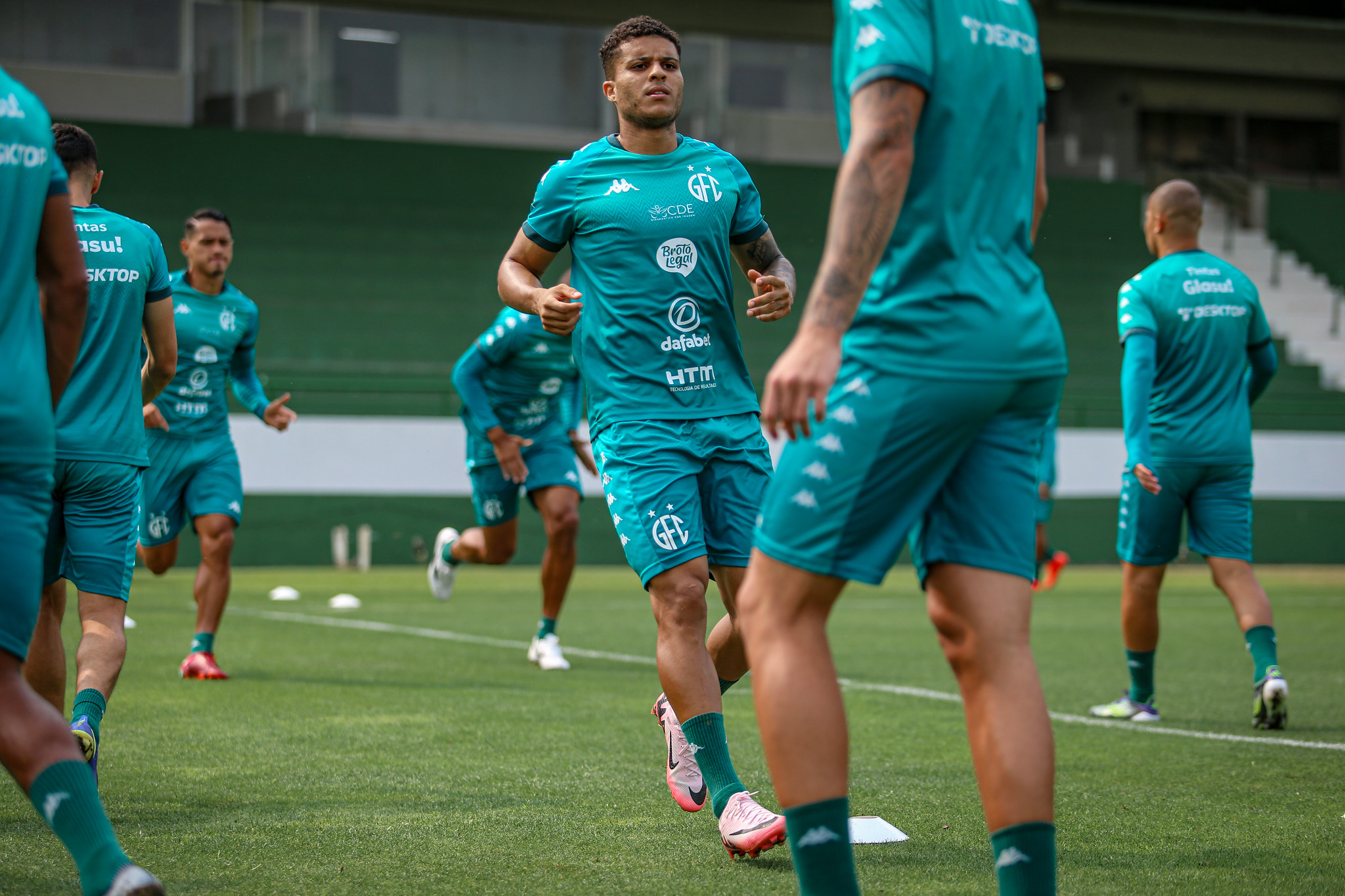 Com desfalque e dúvidas, Guarani inicia preparação para duelo contra o Avaí