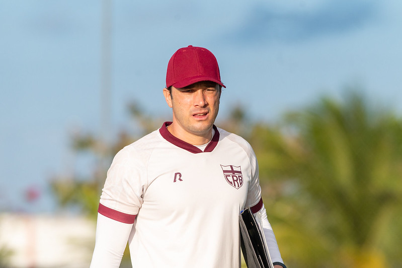 Técnico Bruno Pivetti fala em retomada da confiança no CRB antes de enfrentar a Ponte
