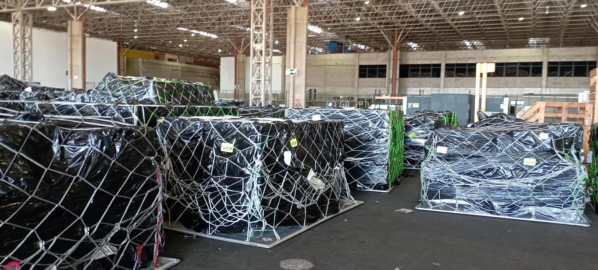 Equipamentos para o show do cantor The Weeknd chegam ao Aeroporto de Viracopos 