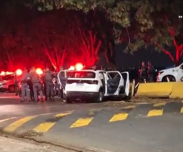 Homem rouba carro, provoca acidente e segue internado no HC