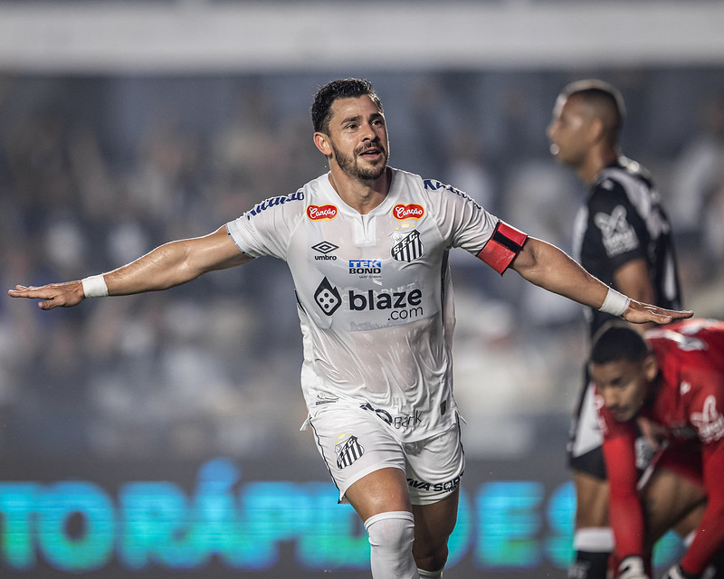 Instável, Giuliano fala em constrangimento após Santos ceder empate para Ponte