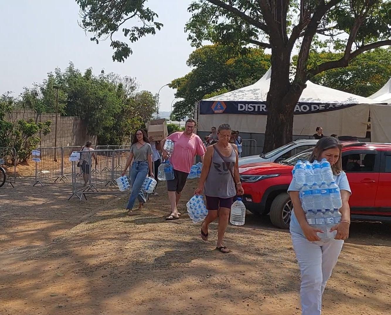 Morador de Artur Nogueira precisou buscar água em riacho para banho e lavar louça  