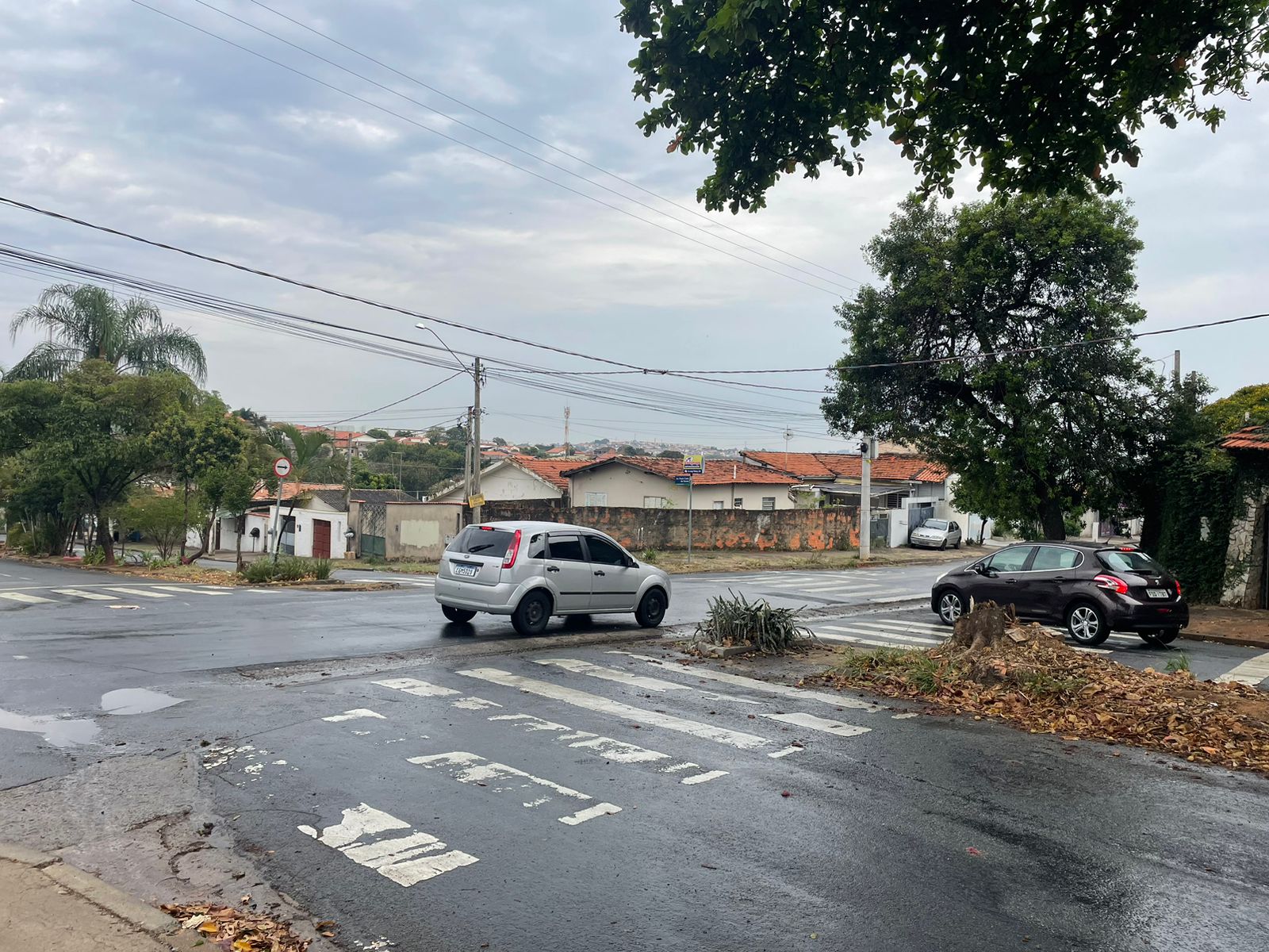 Moradores reclamam de insegurança em cruzamentos no Jardim São Gabriel