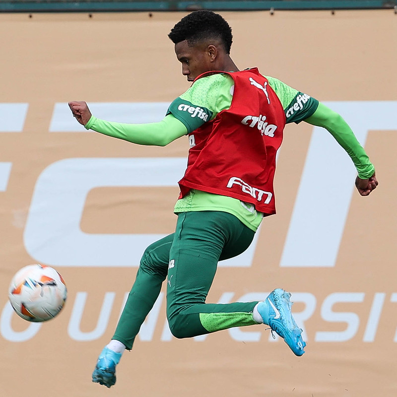 Atacante Estevão é dúvida no Palmeiras antes de enfrentar o Vasco