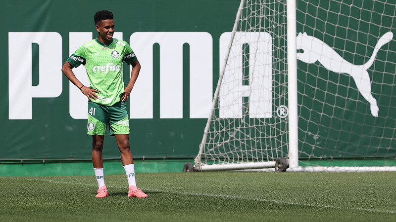 Estevão retorna da Seleção Brasileira e deve reforçar o Palmeiras contra o Criciúma