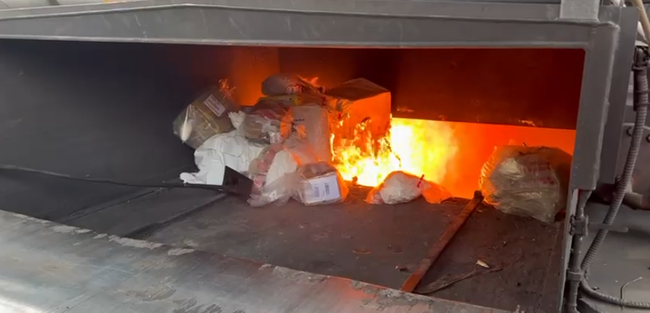 Polícia Federal incinera mais de mil quilos de drogas que foram apreendidas em Viracopos