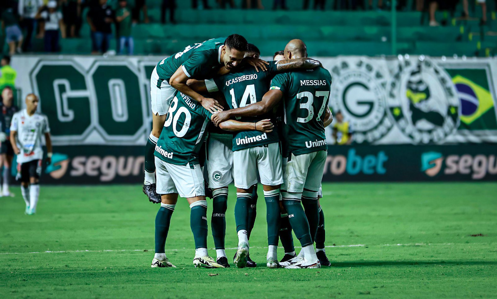 Adversário do Guarani, Goiás ainda alimenta esperança de acesso